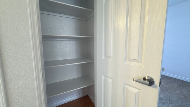 Building Photo - 4370 Sandy River Dr