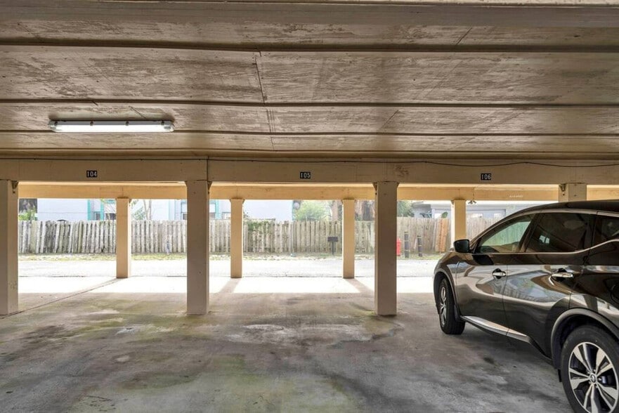 Building Photo - 312 Bream Ave