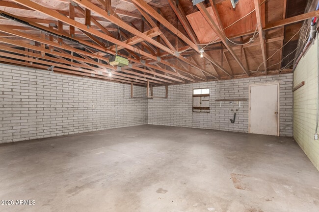 Building Photo - 1125 E 11th St