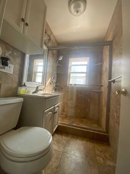 Building Photo - 315 Monroe St