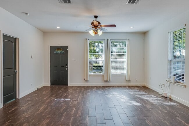 Building Photo - Beautiful 3 Bedroom, 2 Bath Home in Cleburne