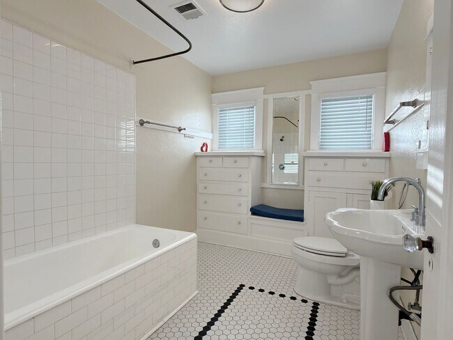Building Photo - 221 Belmont Ave