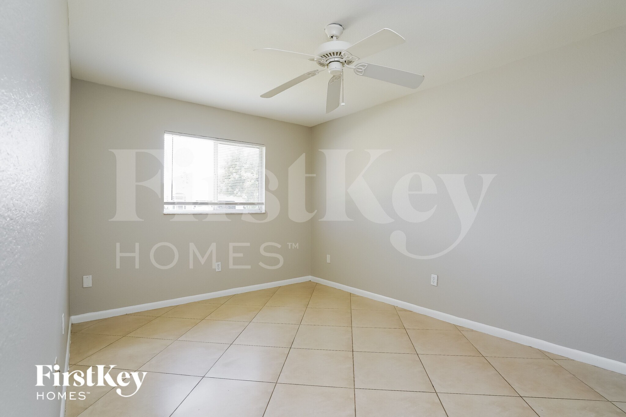 Building Photo - 8441 Bahamas Rd