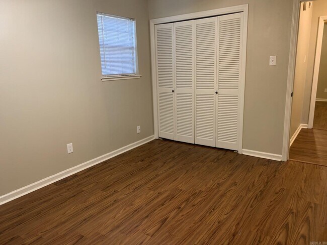 Building Photo - 12601 Pleasant View Dr