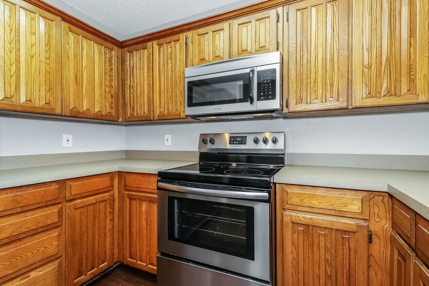 Building Photo - 7933 Clear Brook Cir