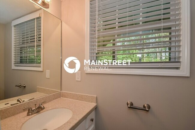 Building Photo - 4 Bedroom Pet-Friendly Home in Douglasville, GA with Main Street Renewal