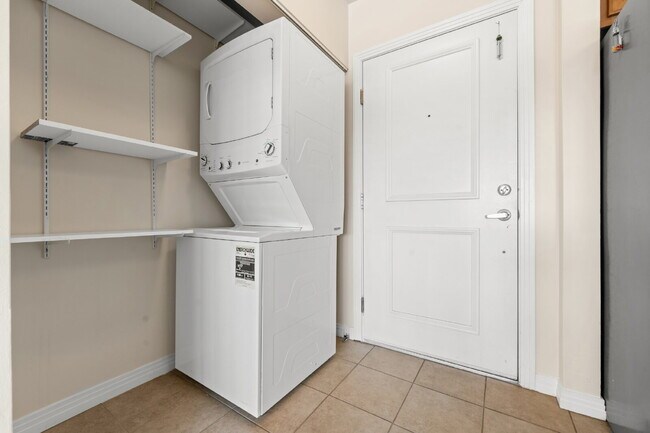 Building Photo - 6120 Decena Dr