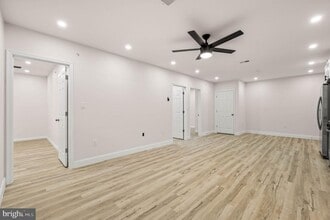 Building Photo - 437 W Girard Ave