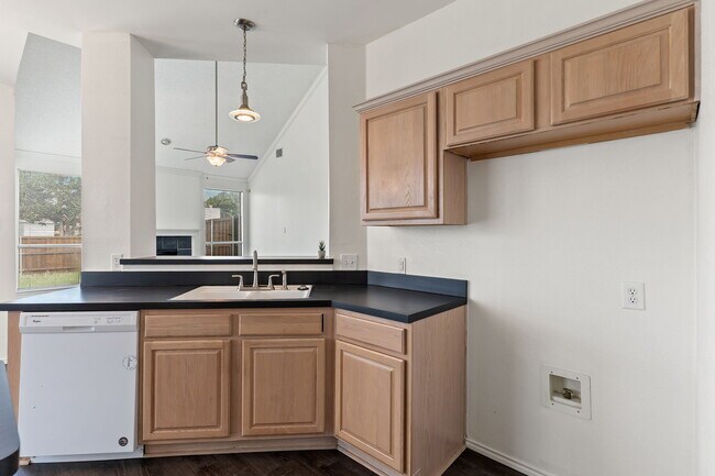 Building Photo - 2802 Briarbrook Ln