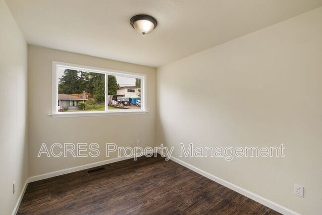 Building Photo - 12126 SE 160th St