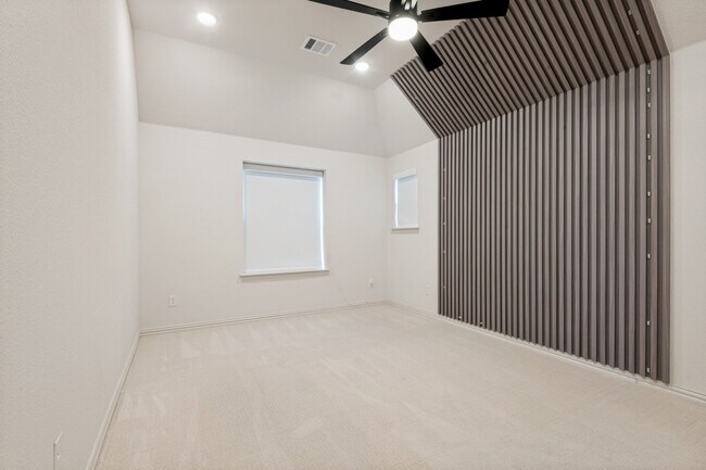Building Photo - 12535 Mercer Pkwy