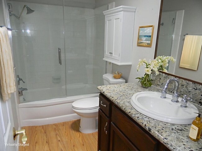 Building Photo - 352 S Pine St