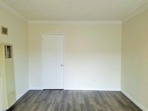 Building Photo - 360 W Chevy Chase Dr