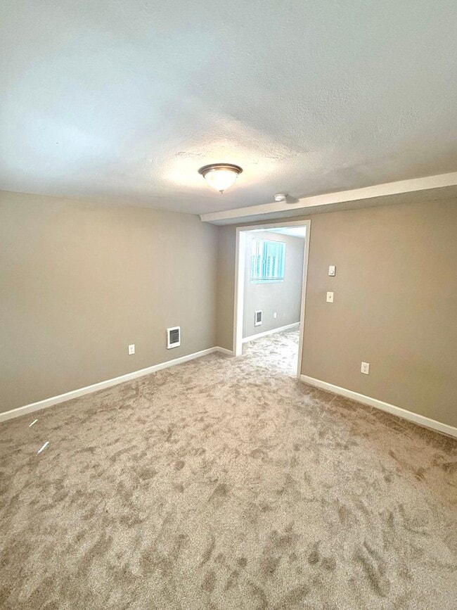 Building Photo - Charming 2-Bed, 1-Bath White Center Home