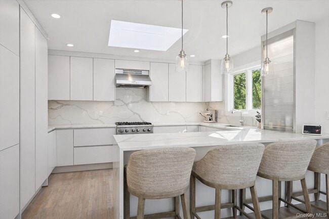 Building Photo - 3 Southwood Ln