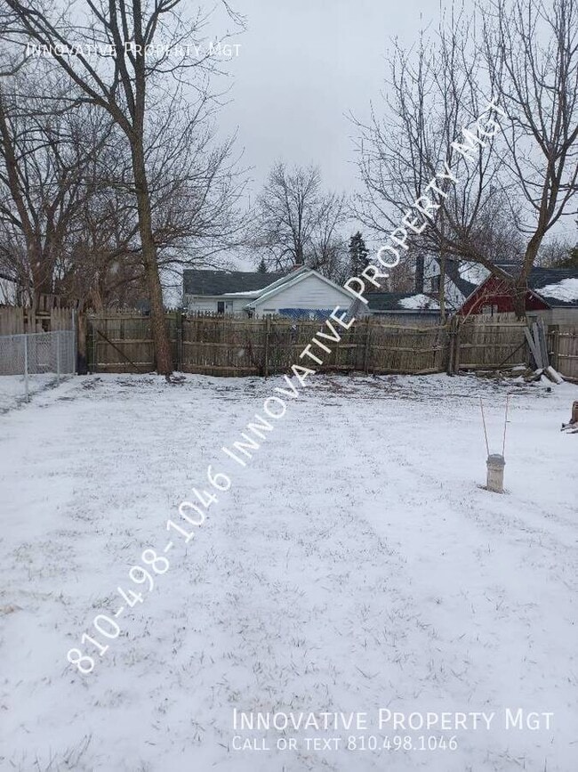 Building Photo - 1077 W Bergin Ave