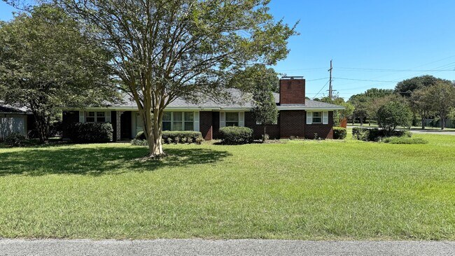 Primary Photo - 500 Chickasaw Dr