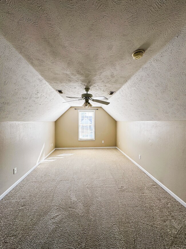 Building Photo - Lovely 3 Bed 2 Bath Home with Bonus Room