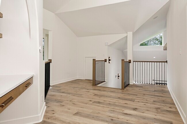 Building Photo - 15 Crinkleroot Ct