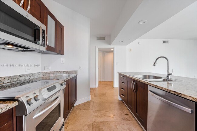 Building Photo - 19900 E Country Club Dr