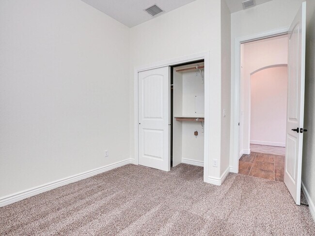 Building Photo - 392 Frodsham St