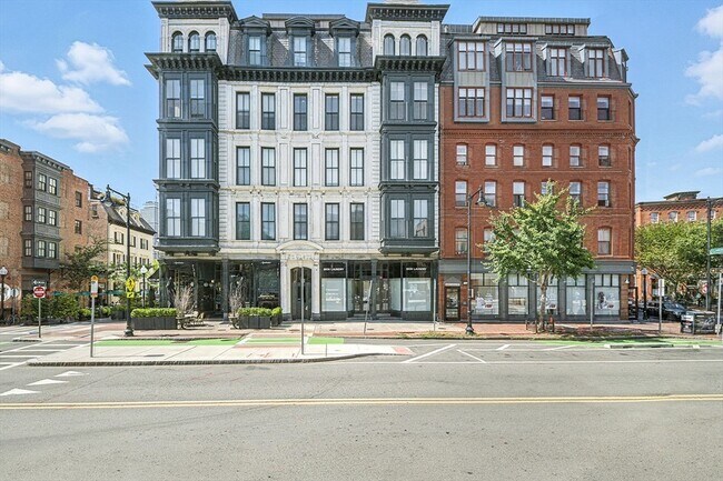 Building Photo - 567 Tremont St