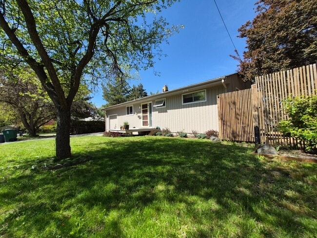 Building Photo - 1431 Alpowa Ave