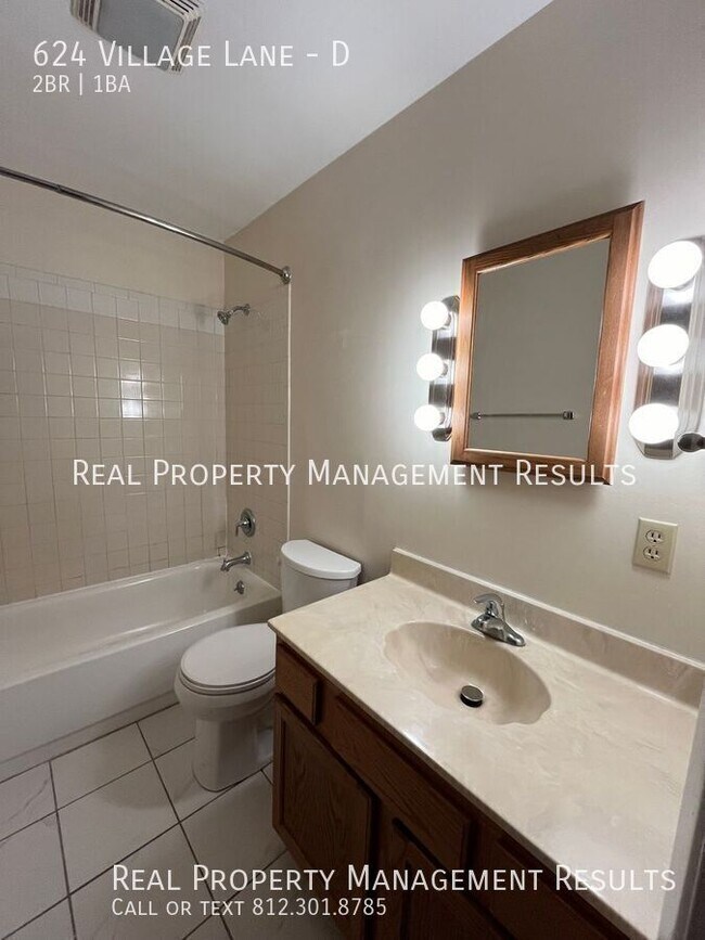 Building Photo - 624 Village Ln