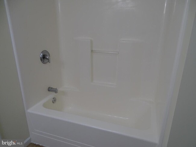 Building Photo - 10 Fairview Ave