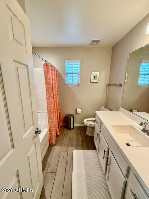 Building Photo - 2254 E University Dr