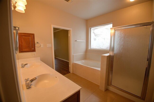 Building Photo - 13524 William Kennedy Dr