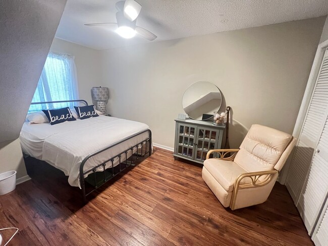 Building Photo - Walk to the Beach! Two-bedroom condo in Myrtle Beach. Adjacent to Beach Access!