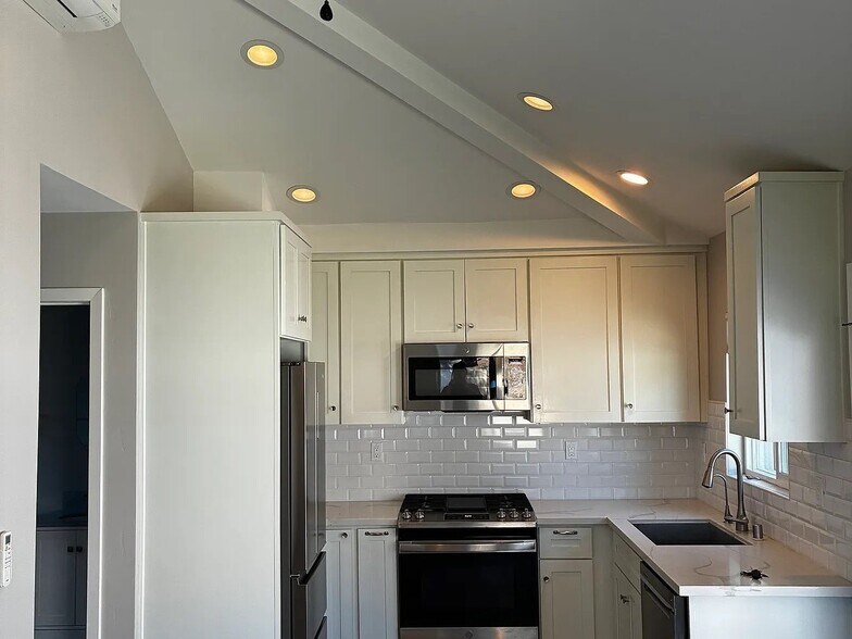 Building Photo - 5821 O St
