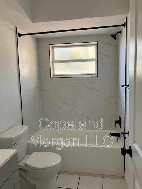 Building Photo - 2700 Miriam St S