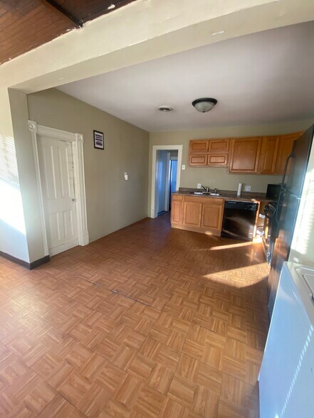 Building Photo - 2418 University Ave NE