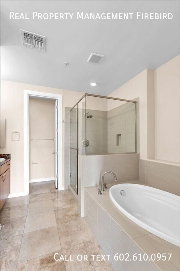Building Photo - 7297 N Scottsdale Rd