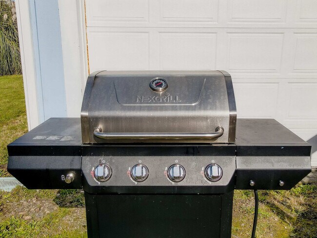 Building Photo - 640 S Columbia St