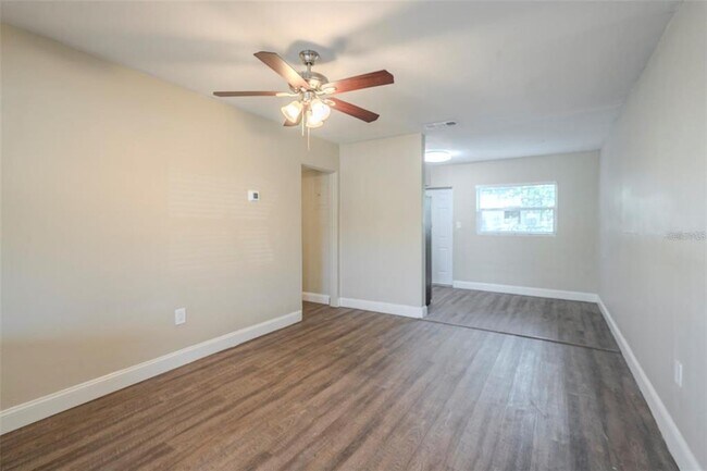 Building Photo - 5624 Balboa Dr