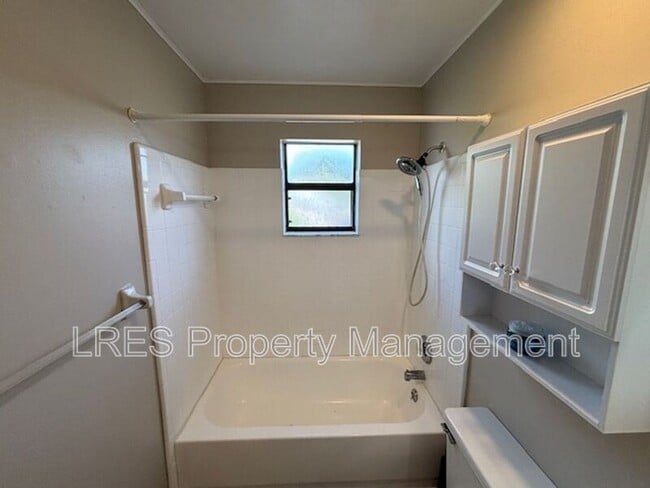 Building Photo - 517 Carambola Ave