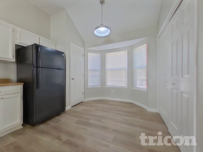 Building Photo - 136 Westport Dr