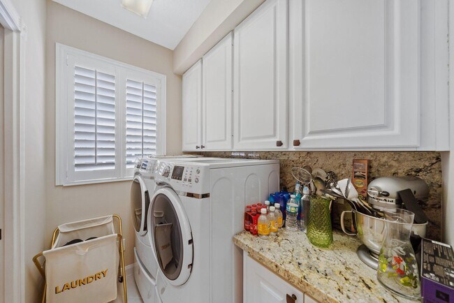 Building Photo - 2117 Tigris Dr