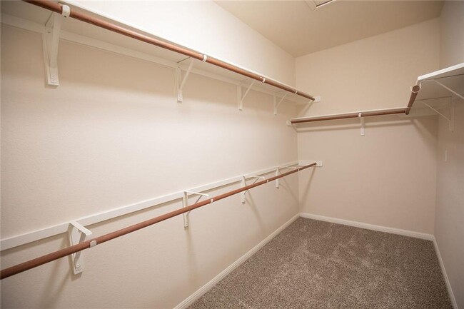 Building Photo - 14825 Fernhill Dr