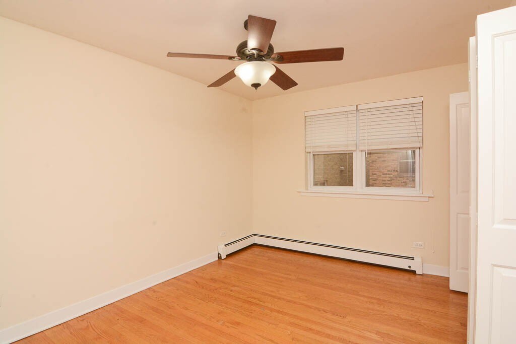 Building Photo - 639 W Wrightwood Ave