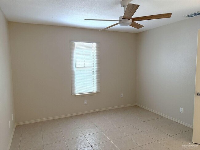 Building Photo - 716 Mynah Ave