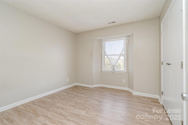 Building Photo - 6165 Meadow Rose Ln