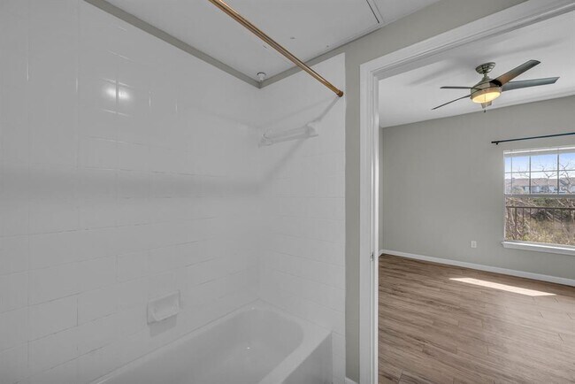 Building Photo - 2320 Gracy Farms Ln