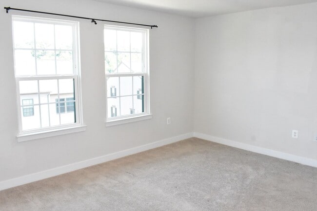 Building Photo - Fantastic Fredericksburg Townhome!