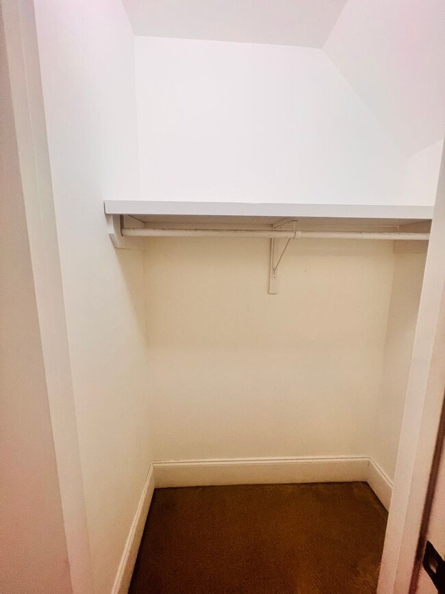 Building Photo - Tucked Away 3 Bedroom Gem on Private Road ...