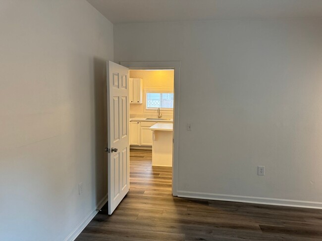 Building Photo - Updated 3 bedroom 2 bathroom duplex in his...