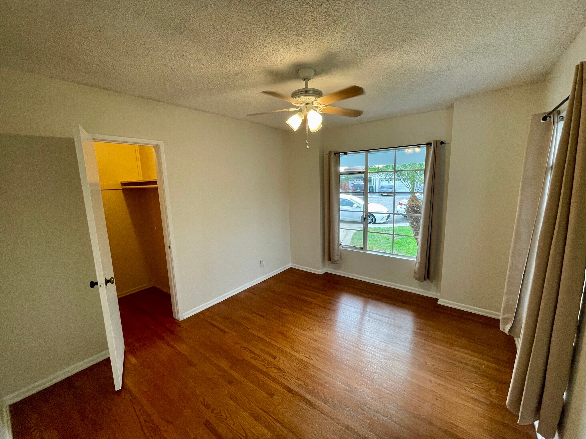 Building Photo - 12505 Manor Dr